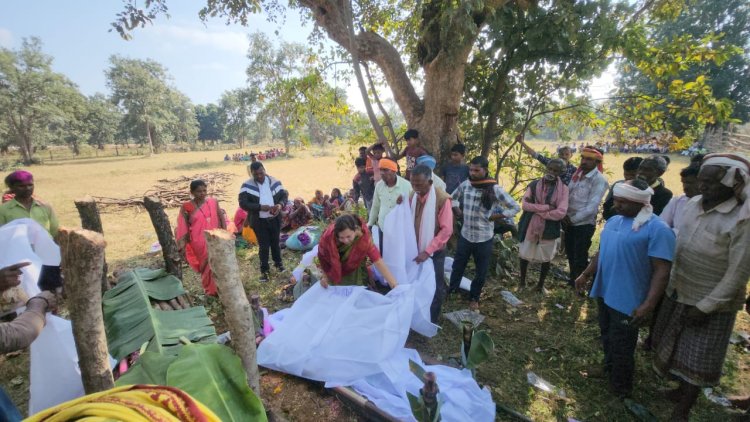 *BJP के वरिष्ठ कार्यकर्ता शोकाकुल परिवार के घर भटगांव व खरीदी पहुंचकर जिला पंचायत अध्यक्ष ने  संवेदनाएं की प्रकट*