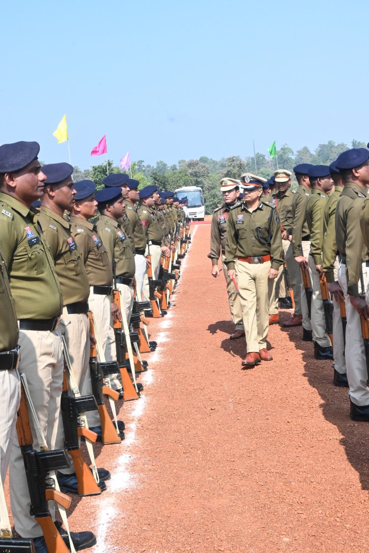 *पुलिस महानिरीक्षक राजनांदगांव रेंज अभिषेक शांडिल्य ने जिला मोहला मानपुर अंबागढ़ चौकी का किया वार्षिक निरीक्षण*