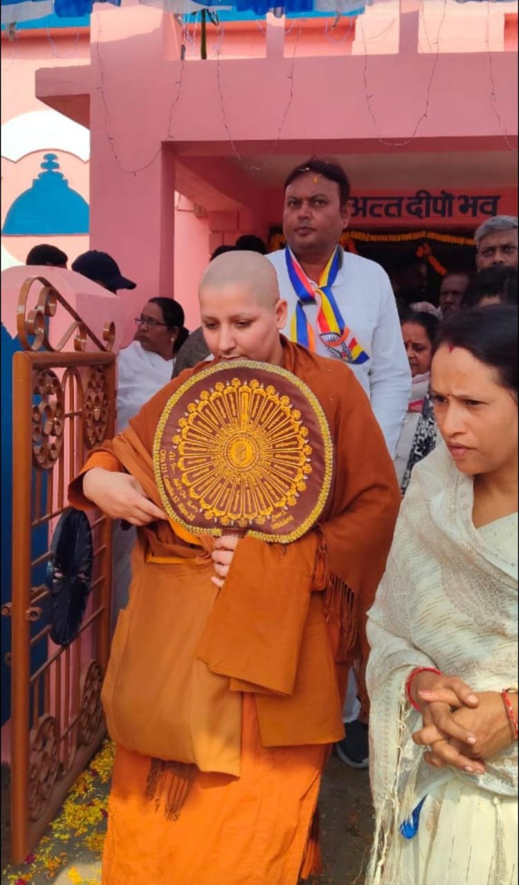 *अंबागढ़ चौकी नगर में महासम्मेलन एवं धम्म देशना कार्यक्रम विदेशों से पहुंचे धर्मगुरु, बौद्ध धर्म का किया प्रचार प्रसार*