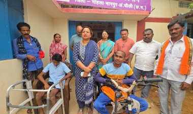 *दिव्यांग जनों को समाज कल्याण विभाग द्वारा जिला पंचायत अध्यक्ष ने दिलाई सहायता*