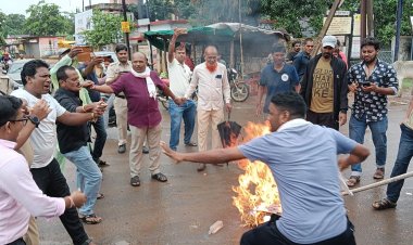 *नीट परीक्षा लीक मामले को लेकर जिला कांग्रेस कमेटी ने जिला मुख्यालय मोहला में किया विरोध प्रदर्शन*