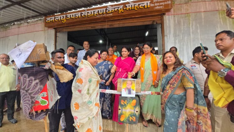 *जिला पंचायत अध्यक्ष के नेतृत्व में क्षेत्रीय विधायक इंद्र शाह मांडवी का किया गया पुतला दहन*