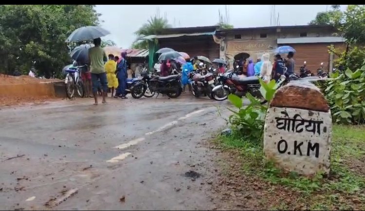 *ग्राम घोटियां में स्कूल वाहन ने 2 वर्षीय बच्ची के लिए जान, ग्रामीणों ने किया चक्का जाम*