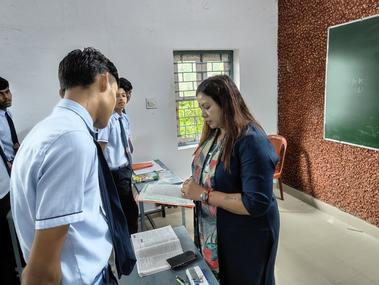 *कलेक्टर तनुजा सलाम रही मानपुर ब्लॉक के दौरे पर, विद्यार्थियों और ग्रामीणों से किया संवाद*